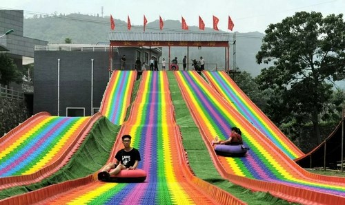 武夷山彩虹滑草场